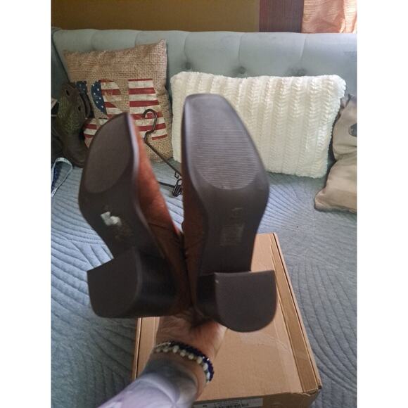 Journee Collection Womens Sloann Suede Ankle Booties Block Heel Zip Size 6 - Picture 6 of 7